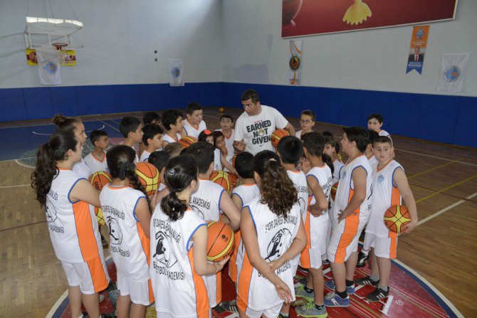(2)-basketbol-akademisi-acildi.jpg
