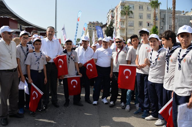 19-mayis-ataturk’u-anma-genclik-ve-spor-bayrami-coskuyla-kutlandi-(1).jpg