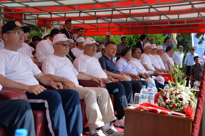 19-mayis-ataturk’u-anma-genclik-ve-spor-bayrami-coskuyla-kutlandi-(11).jpg