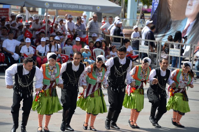 19-mayis-ataturk’u-anma-genclik-ve-spor-bayrami-coskuyla-kutlandi-(12).jpg