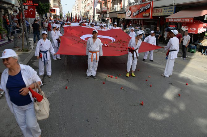 19-mayis-ataturk’u-anma-genclik-ve-spor-bayrami-coskuyla-kutlandi-(8).jpg