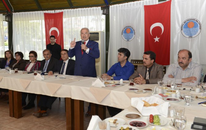 2-baskan-kocamaz-mezitli-ve-toroslar-ilcesi-muhtarlarinin-sorunlarini-dinledi.jpg