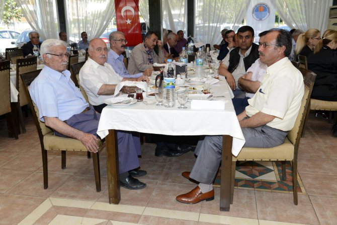 4-baskan-kocamaz-mezitli-ve-toroslar-ilcesi-muhtarlarinin-sorunlarini-dinledi.jpg