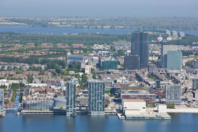 acm2010_skyline-almere-vanuit-de-lucht_maarten-feenstra_rechtenvrij.jpg
