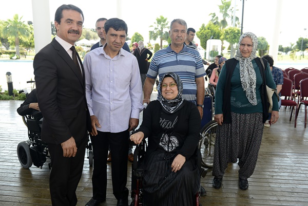 akulu-sandalyeler-sahiplerini-buldu-(12).jpg
