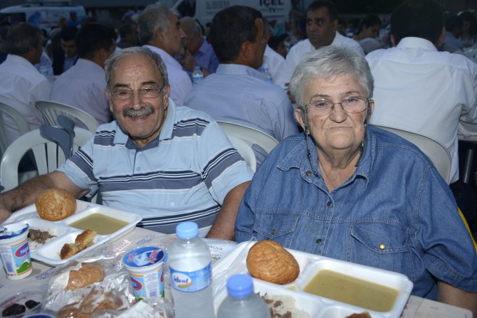 ba-kan-kocamaz,-dualarimiz-akan-kanlarin-son-bulmasi--c-n-(2).jpg