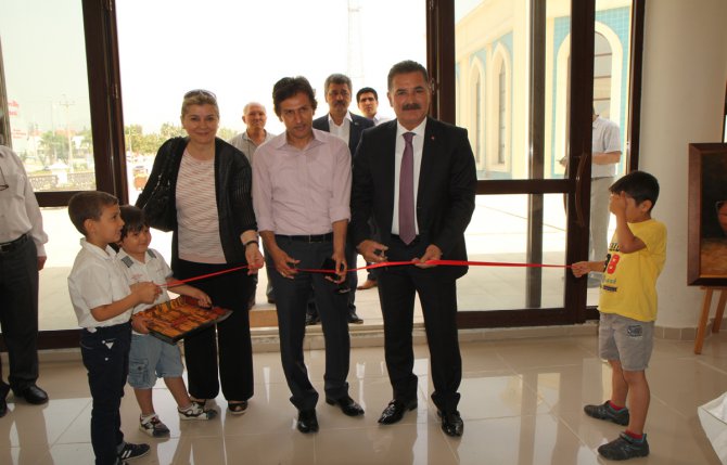 ba-kan-tuna-serginin-ac-l---n--yapt-.jpg