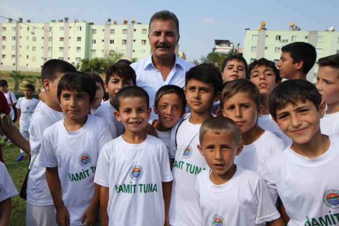 ba-kan-tuna-sporcularla-birlikte-futbol-oynad--(3).jpg