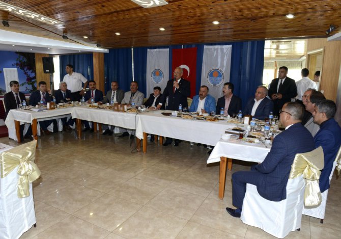 baskan-kocamaz-muhtarlari-dinledi-(3).jpg