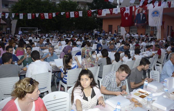 bereketli-iftar-sofralarinin-son-adresi-mezitli--(8).jpg