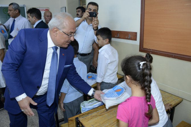buyuksehir’den-20-bin-ogrenciye-kirtasiye-yardimi-(10).jpg