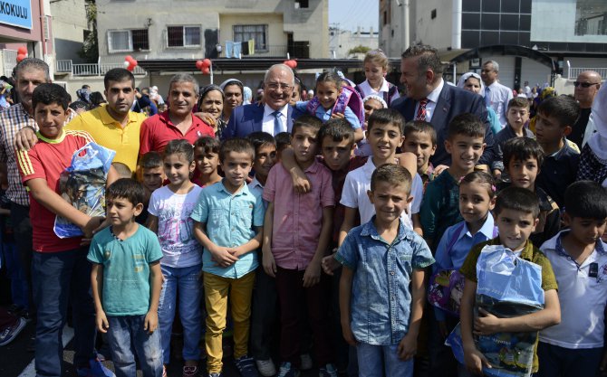 buyuksehir’den-20-bin-ogrenciye-kirtasiye-yardimi-(12)-001.jpg