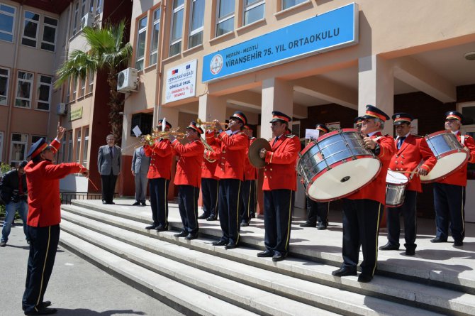 buyuksehir-bandosu-ogrencilerle-bulustu-(3).jpg