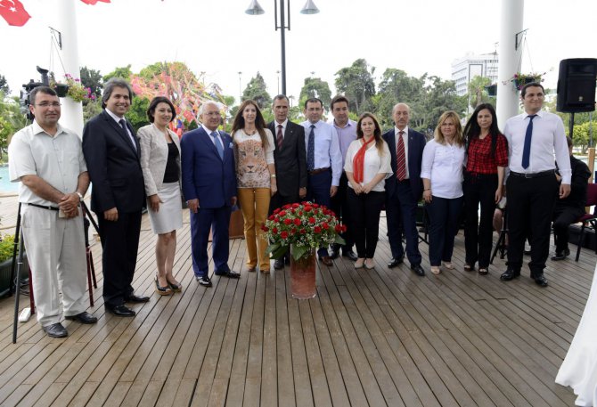 buyuksehir-belediye-kutuphanesi-hizmete-acildi-(7).jpg
