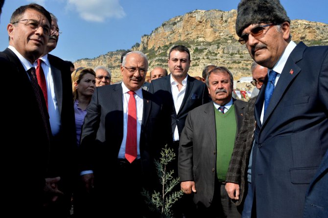 canakkale-sehitlerimiz-fidanlarla-olumsuzlesti-(5).jpg