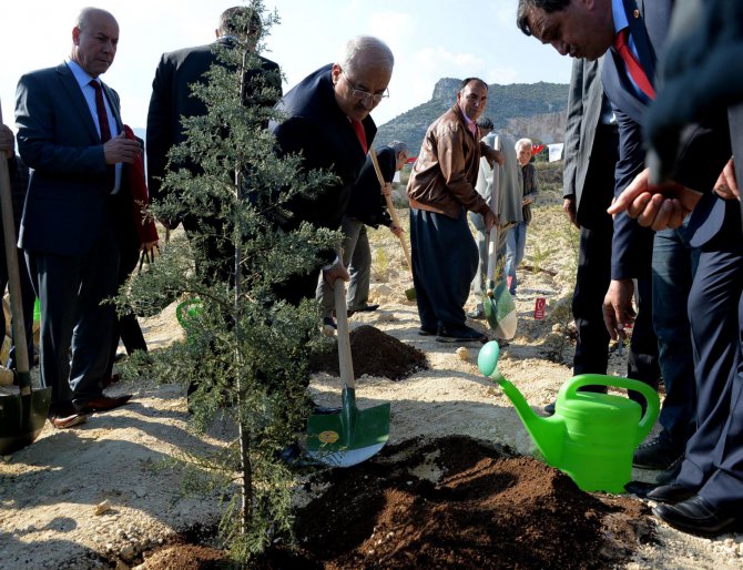 canakkale-sehitlerimiz-fidanlarla-olumsuzlesti-(9).jpg