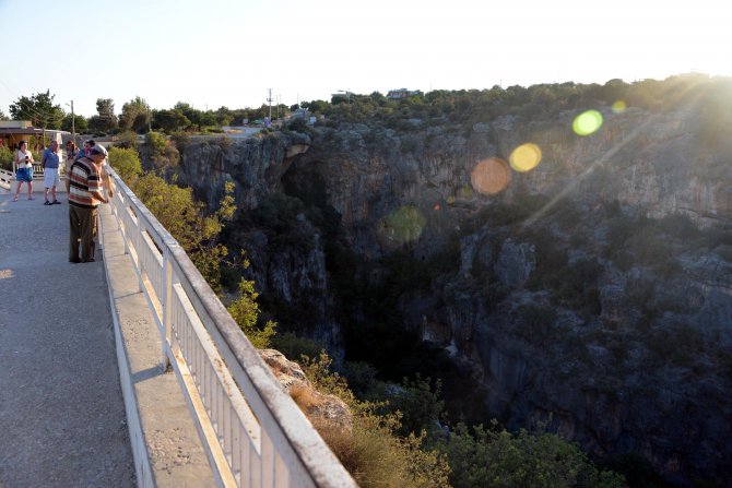 cennet-cehennem-obrugu-pet-sise-ile-dolmus_5829_dhaphoto9.jpg