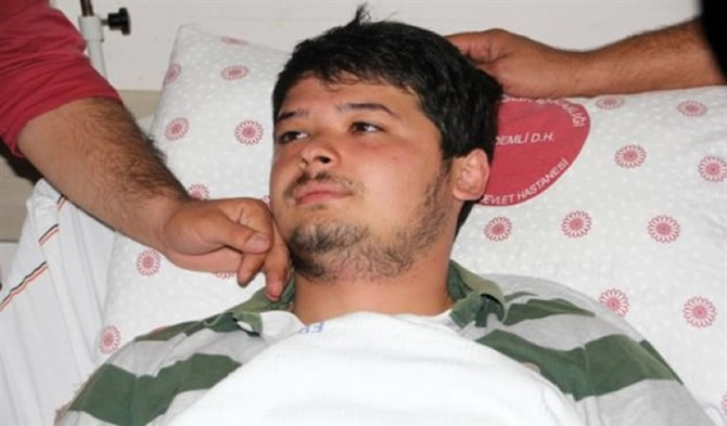 elvan_darp_edilen_ak_partili_genci_ziyaret_etti_15102015135603.jpg