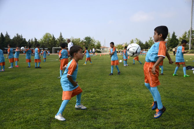 gelecegin-yildizlari-sahada-(3).jpg