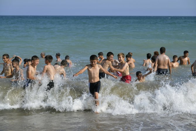 gencler-ilk-defa-denizi-gormenin-heyecanini-yasadi-(9).jpg