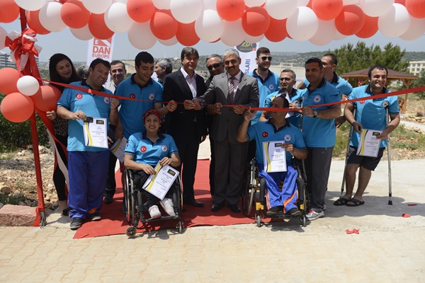 mersin-buyuksehir-havuzda-baslayan-projeyi-denize-tasidi-(2).jpg