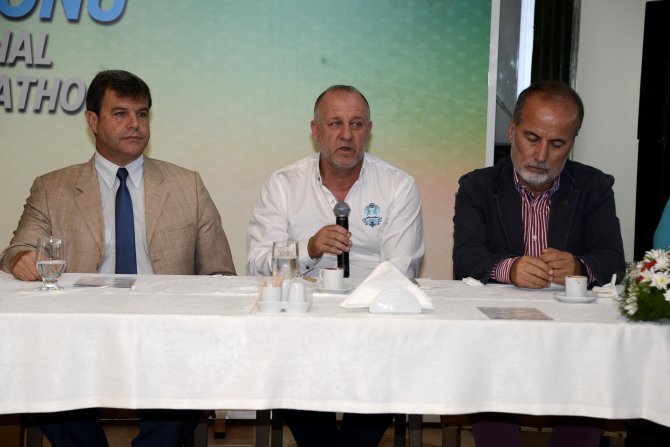 mersin-halkini-sevgi-ve-baris-icin-kosmaya-davet-ettiler-(5).jpg