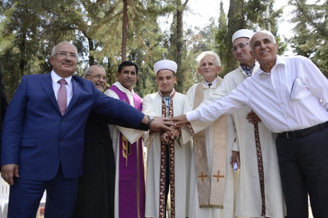 mersin-sehir-mezarligi’nda-dinler-bulusmasi-(1).jpg