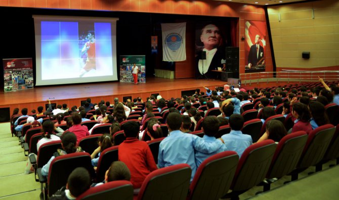 ogrenciler-spora-tesvik-ediliyor-(1).jpg