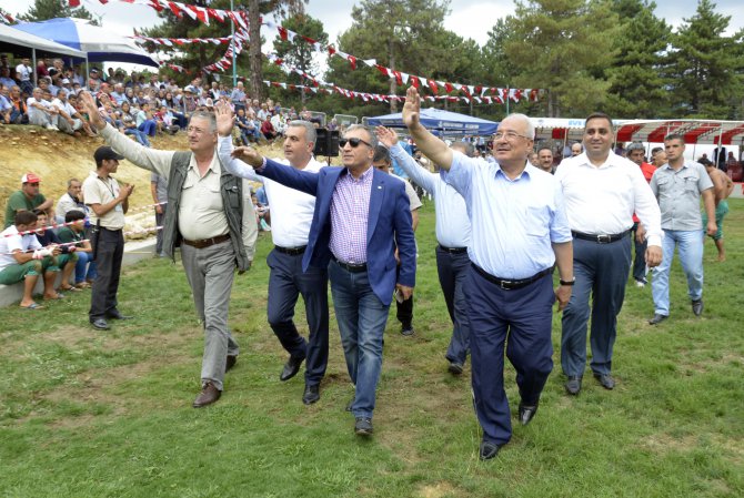 pehlivanlar-camliyayla’da-mucadele-etti-(10).jpg