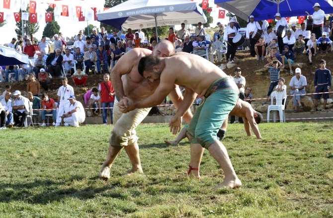 pehlivanlar-camliyayla’da-mucadele-etti-(5).jpg