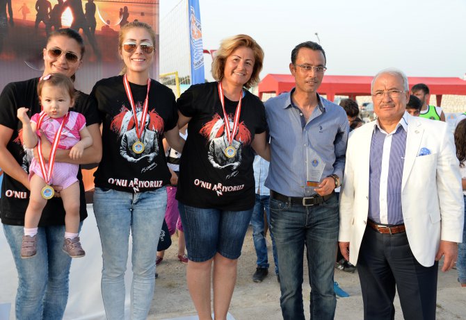 plaj-hentbolu-ve-plaj-futbolu-oduller--sah-pler-n--buldu-(1).jpg