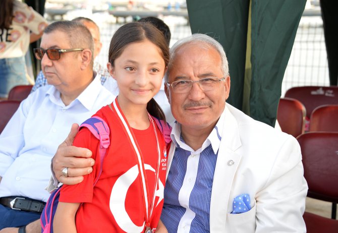 plaj-hentbolu-ve-plaj-futbolu-oduller--sah-pler-n--buldu-(11).jpg