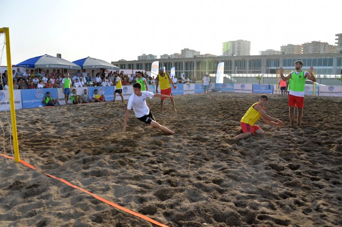 plaj-hentbolu-ve-plaj-futbolu-oduller--sah-pler-n--buldu-(8).jpg