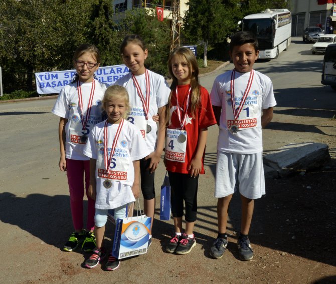 sporcular-30-agustos-zaferi-icin-kostu-(2).jpg
