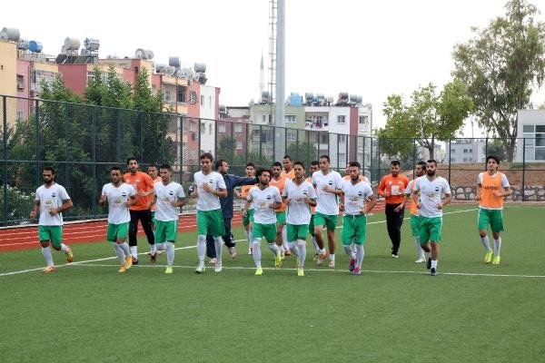 suriye-milli-takimini-mersinde-kurdular-001.jpg