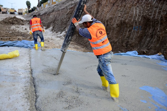 tulumba-bat-cik-projesinde-beton-dokme-calismalari-basladi-(6).jpg