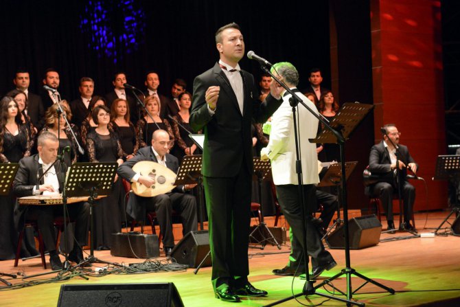 turk-sanat-muzigi-konseri-ile-gecmise-yolculuk-(8).jpg