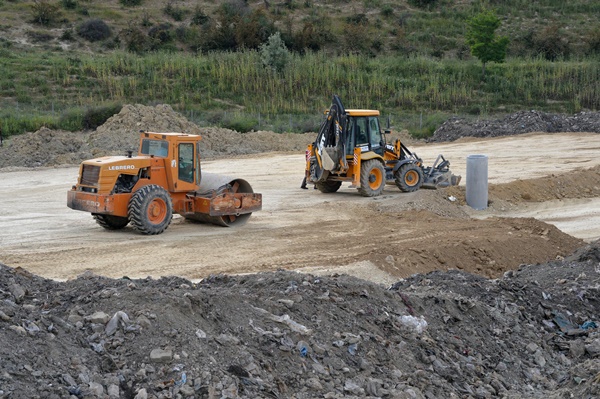 yol-calismalari-devam-ediyor-(4).jpg
