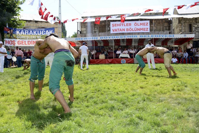 yorenin-yigitleri-silifke-mara-meydaninda-(3).jpg